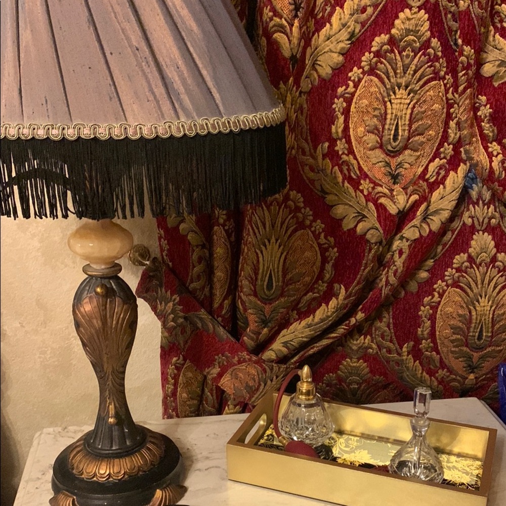 Elegant Black and Gold Table Lamp